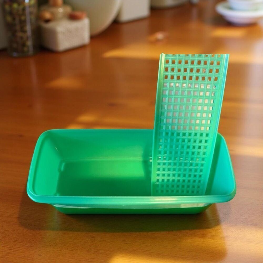 Vintage Tupperware Jade Celery Keeper 782-5